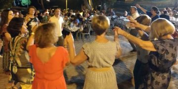 «Γέμισαν» από κόσμο και… χορό τα Πευκάκια
