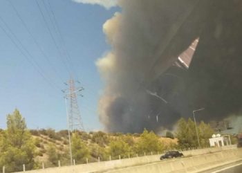 Πυρκαγιά σε Λουτράκι - Δερβενοχώρια: Ολονύχτια μάχη με τις φλόγες