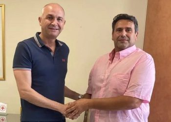 Έδωσαν τα χέρια ενόψει των εκλογών ο Στράτος Σαραούδας και ο Γιάννης Δελής