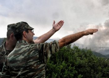 Συνδρομή των Ενόπλων Δυνάμεων στα μέτωπα των πυρκαγιών σε Κουβαρά, Λουτράκι και Δερβενοχώρια