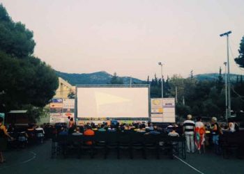 Μαθητικό ραντεβού στον θερινό κινηματογράφο Χολαργού