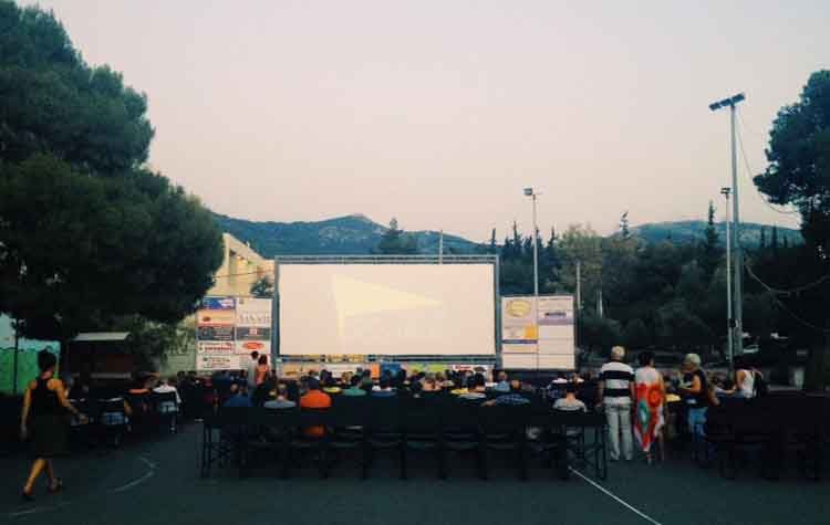 Μαθητικό ραντεβού στον θερινό κινηματογράφο Χολαργού