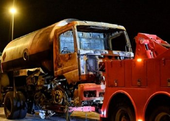 ΕΛ.ΑΣ.-Πυροσβεστική για τη φωτιά στο βυτιοφόρο: Ενεργήσαμε με μοναδικό γνώμονα την ασφάλεια