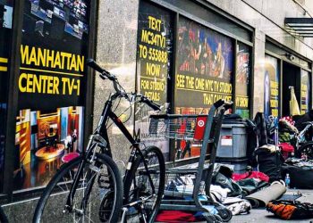 Άστεγοι στις ΗΠΑ: Πίσω από τη βιτρίνα…