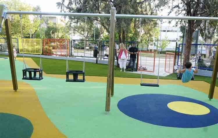 Ο Θ. Αμπατζόγλου εγκαινίασε την ανακαινισμένη παιδική χαρά στην πλατεία Ξυλούρη (Κοκκινιά)