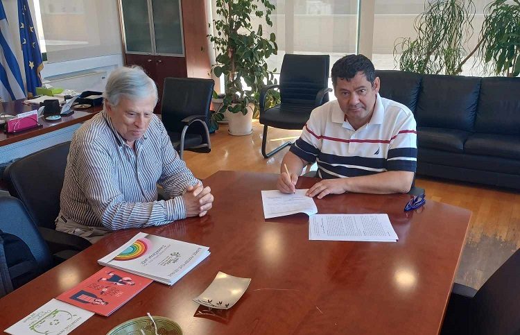 Υπογράφηκε η σύμβαση για τις μελέτες της κεντρικής πλατείας Πεύκης