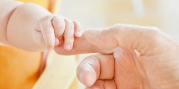 Νέα επιδόματα πρώτου παιδιού από τον Δήμο σε γονείς