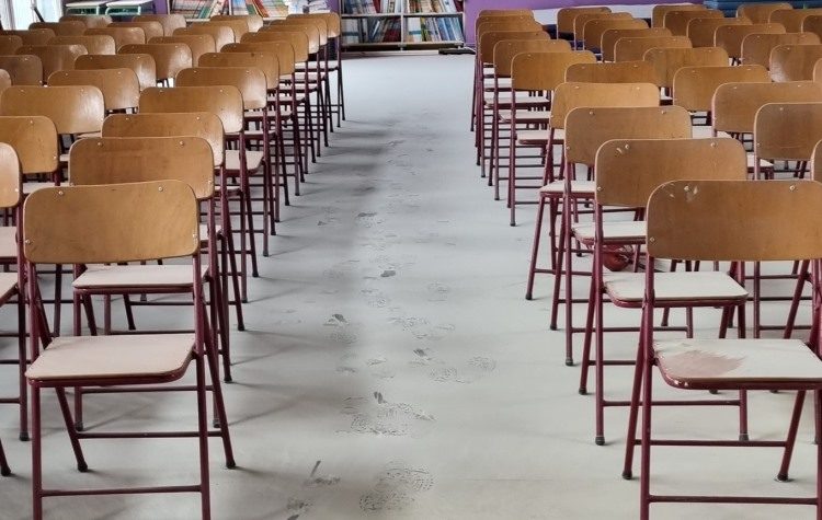 Το βλέμμα που δεν πέφτει στα παιδιά