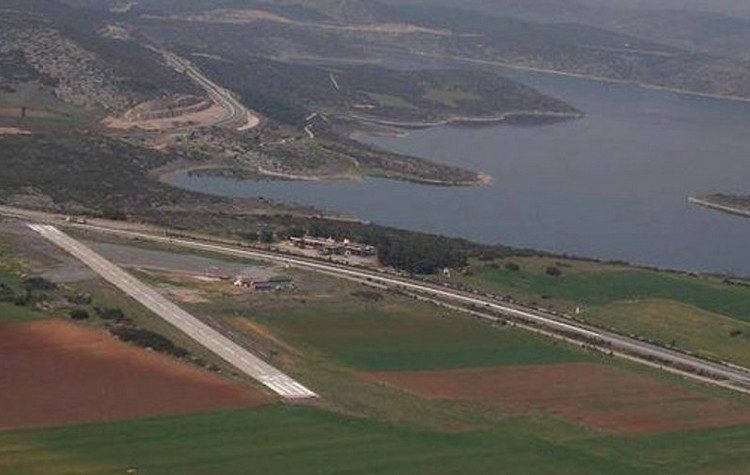 Συνετρίβη μονοκινητήριο αεροσκάφος στη Θήβα- Νεκρός ο πιλότος