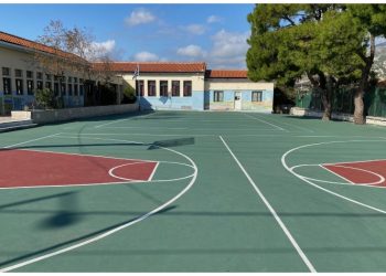 Κλειστές μέχρι το «πρώτο κουδούνι» παραμένουν οι αυλές των σχολείων