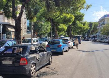 Εμπρησμός τα ξημερώματα σε αυτοκίνητο στη Νέα Ιωνία και σε πολυκατοικία στον Χολαργό