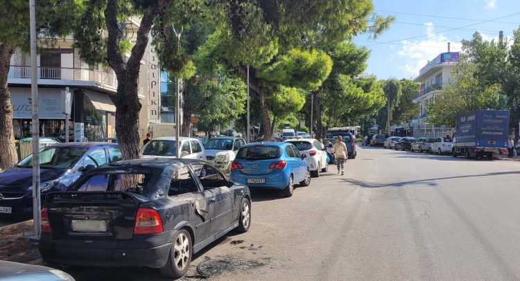 Εμπρησμός τα ξημερώματα σε αυτοκίνητο στη Νέα Ιωνία και σε πολυκατοικία στον Χολαργό