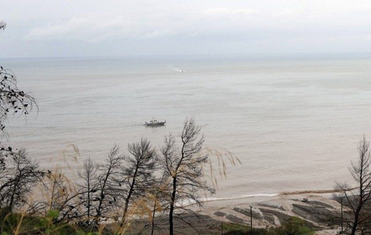 Νεκρός ανασύρθηκε ο χειριστής του ελικοπτέρου, που κατέπεσε στη Β. Εύβοια