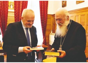 Συνάντηση του Τάσου Γιαννακόπουλου με τον αρχιεπίσκοπο Ιερώνυμο