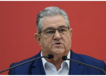 Δ. Κουτσούμπας: «Και μέσα στα σχολεία, η σπίθα που σιγοκαίει μπορεί να γίνει λάμψη για να φωτίσει τα σκοτάδια των καιρών»