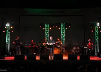 «Μάγεψε» το κοινό της Φιλοθέης ο Κώστας Μακεδόνας