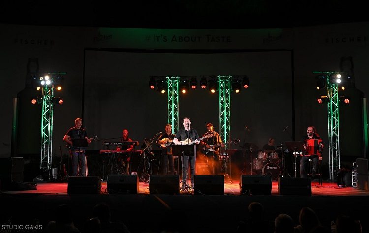 «Μάγεψε» το κοινό της Φιλοθέης ο Κώστας Μακεδόνας