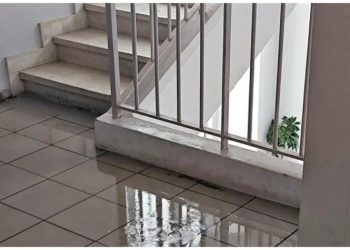 Αγώνας δρόμου για να επιστρέψουν οι μαθητές στο πλημμυρισμένο 1ο Πειραματικό Λύκειο Αμαρουσίου