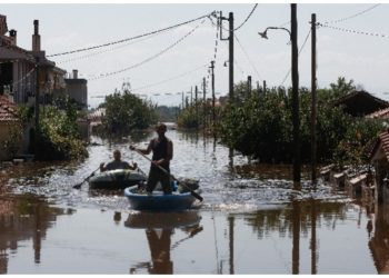 Κακοκαιρία: Στους 15 οι νεκροί - Αγωνιώδεις προσπάθειες να μην πλημμυρίσει η Λάρισα