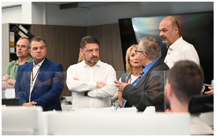 Επίσκεψη Χαρδαλιά στο Κέντρο Ελέγχου Ενέργειας του ΑΔΜΗΕ στο Κρυονέρι