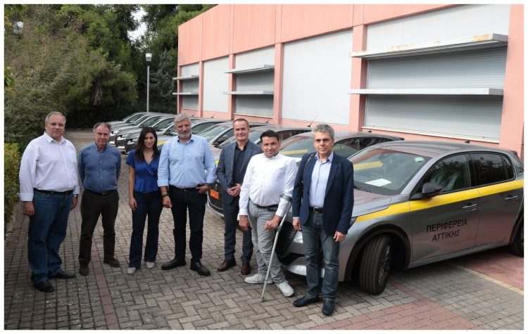 Με 42 ηλεκτροκίνητα οχήματα ενισχύονται οι ελεγκτικές υπηρεσίες της Περιφέρειας Αττικής