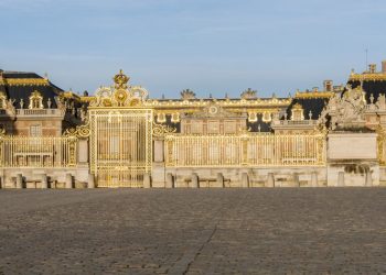 Γαλλία: Εκκενώθηκαν ξανά οι Βερσαλλίες και 6 αεροδρόμια έπειτα από απειλή για βόμβα