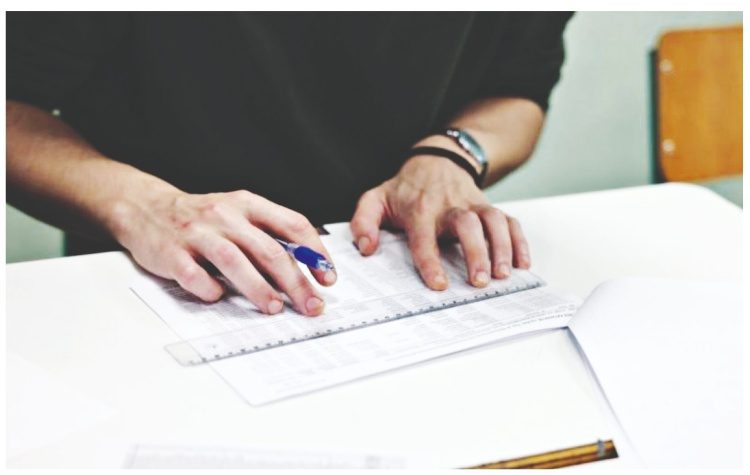 Απόντων των πολιτών…