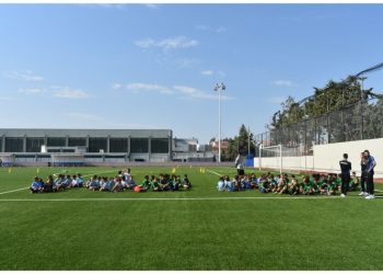 Παραδόθηκε ο ανακαινισμένος χλοοτάπητας στο γήπεδο των Βριλησσίων