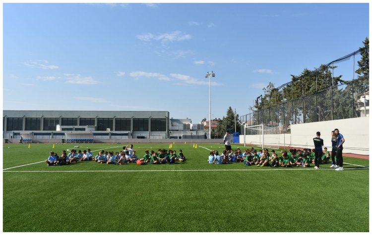 Παραδόθηκε ο ανακαινισμένος χλοοτάπητας στο γήπεδο των Βριλησσίων