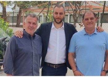 Δωρεά αγάπης στα Λύκεια του Δήμου από Τάσο Καρέλλα και Τάκη Οικονόμου