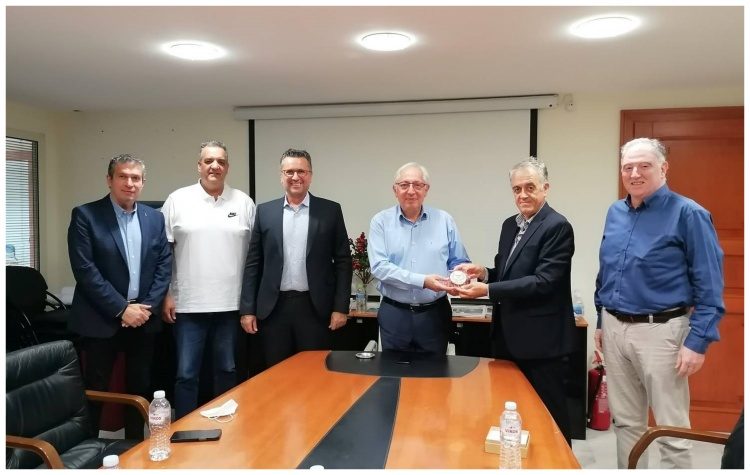 Η «Νίκη Αμαρουσίου» βράβευσε τον δήμαρχο Θ. Αμπατζόγλου