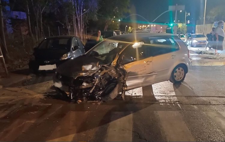 Τροχαίο στην οδό Ριζαρείου - Ένας σοβαρά τραυματίας