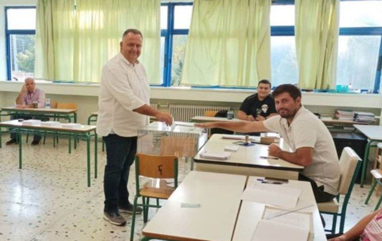 Στο νήμα κερδίζει ο Γιάννης Τομπούλογλου τον Γιάννη Βούρο