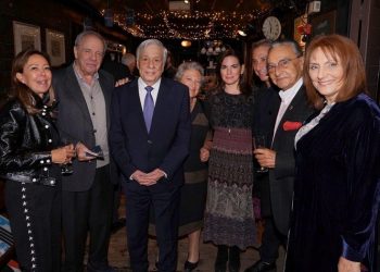 Ενθουσίασε το κοινό η παράσταση «Κρυμμένες», σε σκηνοθεσία Τατιάνας Λύγαρη, στην επίσημη πρεμιέρα