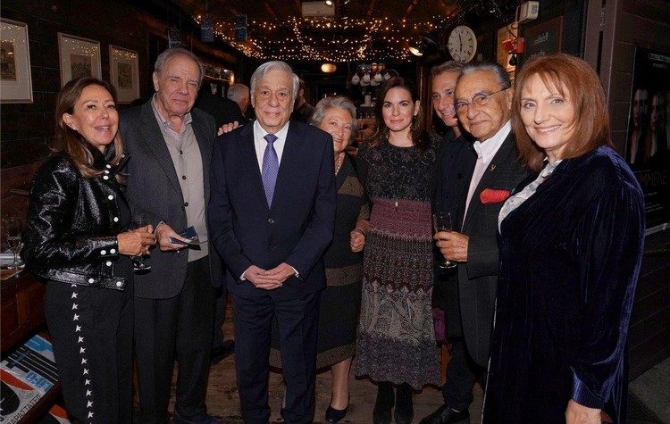 Ενθουσίασε το κοινό η παράσταση «Κρυμμένες», σε σκηνοθεσία Τατιάνας Λύγαρη, στην επίσημη πρεμιέρα