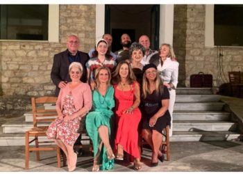 «Η αυλή των θαυμάτων» στο αμφιθέατρο «Μίκης Θεοδωράκης» στον Χολαργό