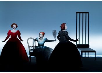 Τρεις Ψηλές Γυναίκες, σε σκηνοθεσία Robert Wilson στο Δημοτικό Θέατρο Πειραιά