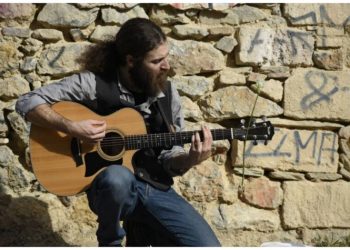 «Νικόλας Άσιμος: Εγώ Με Τις Ιδέες Μου»- Μια παράσταση που κερδίζει δικαίως το χειροκρότημά μας