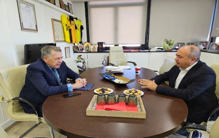 Συνάντηση Ν. Μπάμπαλου με Ν. Ταχιάο στο Δημαρχείο για την Λ. Κύμης