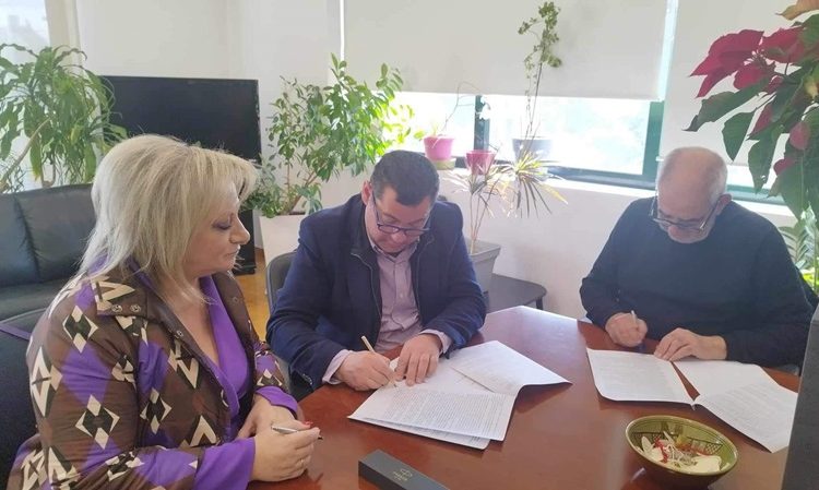 Υπεγράφη η σύμβαση για το έργο κατασκευής του ΚΑΠΗ Κάτω Πεύκης