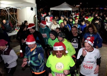 «Πλημμύρισε» με Αγιοβασίληδες… δρομείς η πόλη