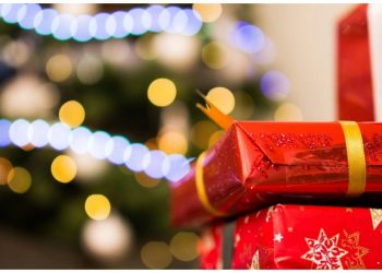 Επιστρέφει και πάλι από σήμερα το εορταστικό ωράριο στα καταστήματα