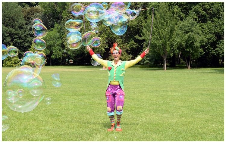 Bubble Show: Χριστουγεννιάτικα πρωινά παιχνιδιού στο Πευκοδάσος Μελισσίων