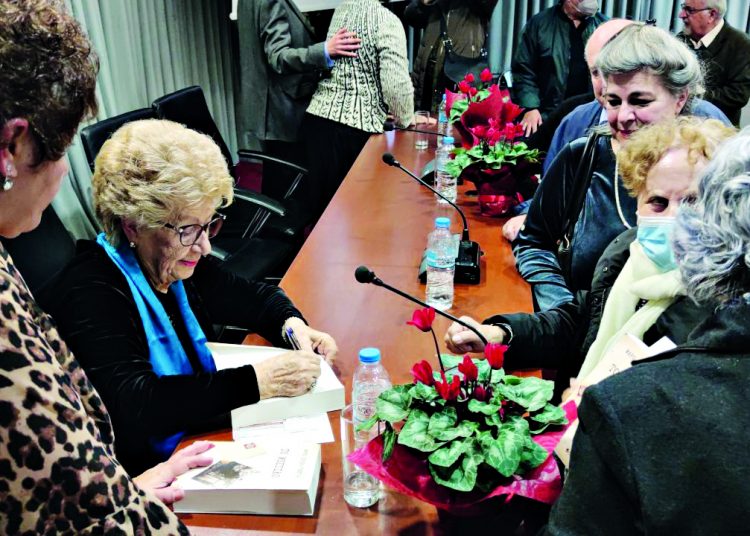 Δημαρχείο Αμαρουσίου: Η συγγραφέας Μάρω Χούπη - Γεώργα παρουσίασε «Το Μυστικό» της