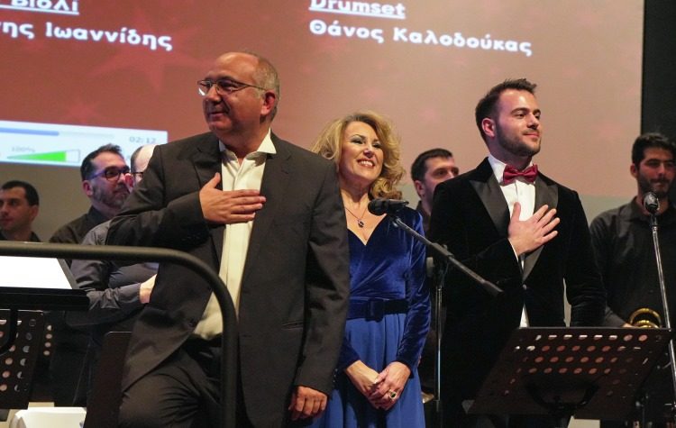 Ζεστό χειροκρότημα για το «Ορατόριο Χριστουγέννων»