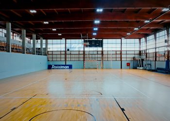 Πολιτεία: Νέο παρκέ στο κλειστό του ΔΑΚ - Σύγχρονοι βατήρες στο κολυμβητήριο