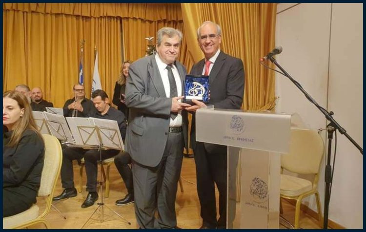 Φιλαρμονική Δήμου Κηφισιάς: Βράβευση για τον μαέστρο Φίλιππο Χίο