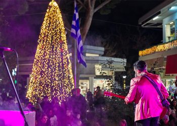 Δήμος Κηφισιάς: Φωταγωγήθηκαν τα χριστουγεννιάτικα δέντρα - Συνέχεια με πλήθος εκδηλώσεων