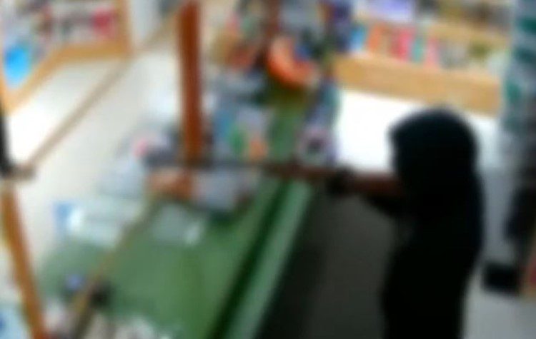 Ληστεία από ανήλικο σε φαρμακείο του Χολαργού – Βίντεο ντοκουμέντο