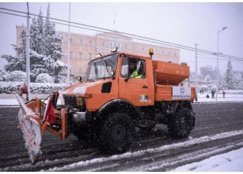 Σε ετοιμότητα για ενδεχόμενο χιονιά έθεσε ο Β. Κικίλιας τις εταιρείες μηχανημάτων έργου